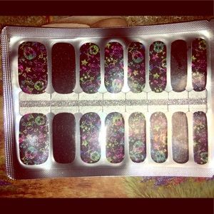 Sparkly Skulls! Halloween FFB Nail Polish Wrap!